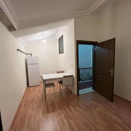 Appartamento Loft With A Private Bath And A Dining + Shared Kitchen *