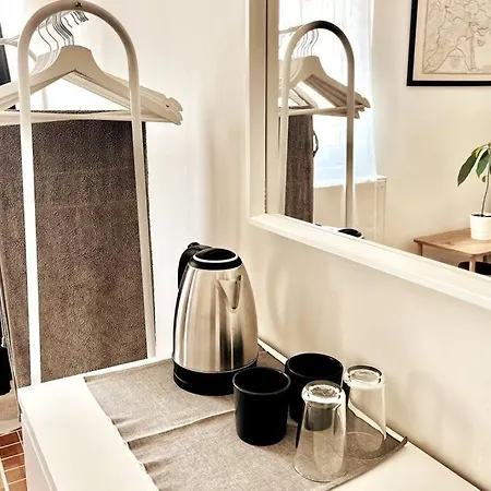Διαμέρισμα Loft With A Private Bath And A Dining + Shared Kitchen *