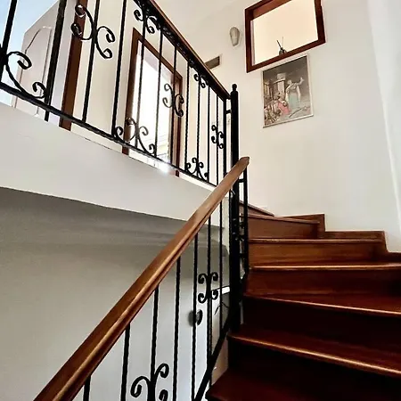 Διαμέρισμα Loft With A Private Bath And A Dining + Shared Kitchen *